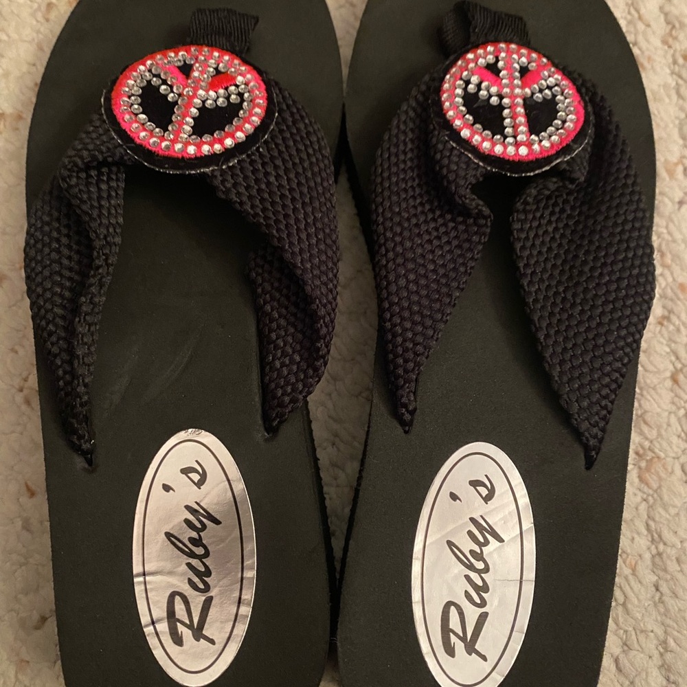 Pink peace sign black wedge sandals flip flops
